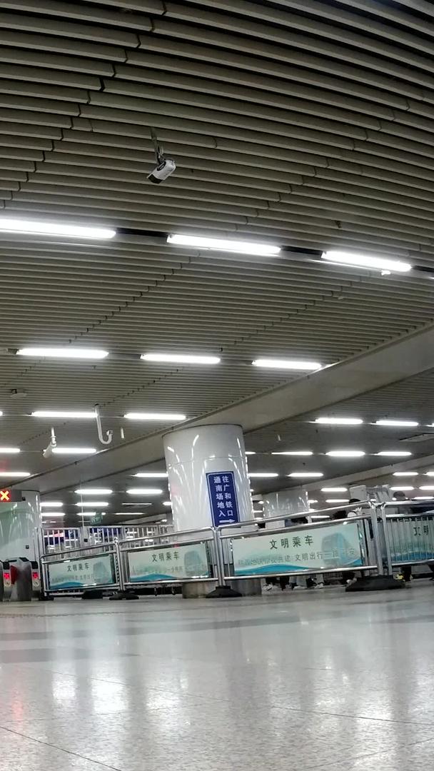 北京西站地铁口延时【视频无肖像权】视频的预览图