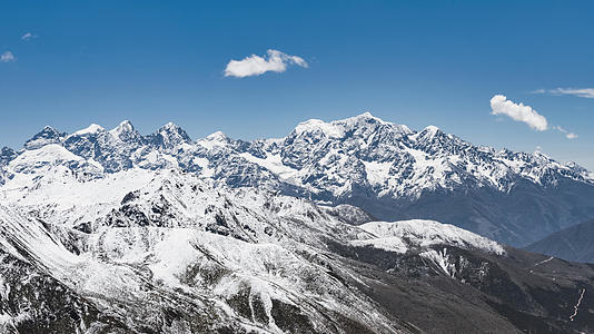 四川甘孜藏族自治州白海子山蓝天白云8k延时视频的预览图