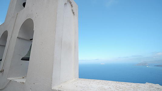 位于希腊圣托里尼岛火山口边缘AgiosNikolaos视频的预览图