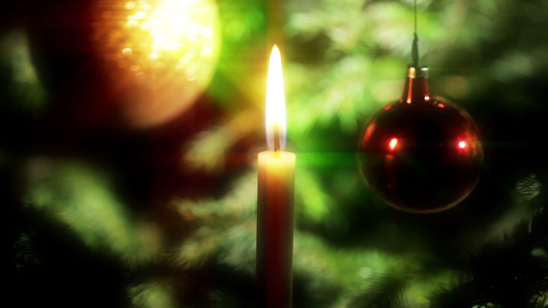 圣诞树球和蜡烛视频的预览图