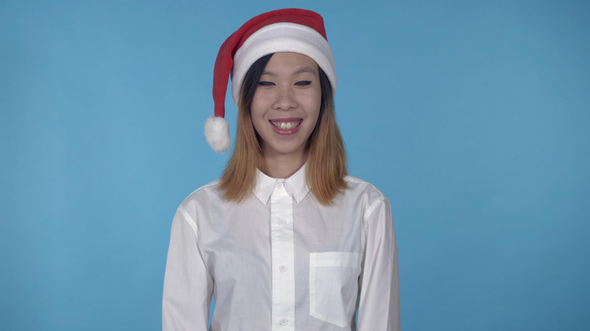 美丽的韩国女性圣诞节视频的预览图