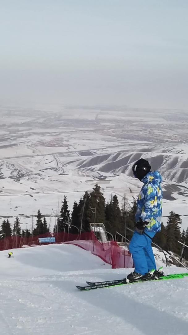 冬季户外运动滑雪视频集合视频的预览图
