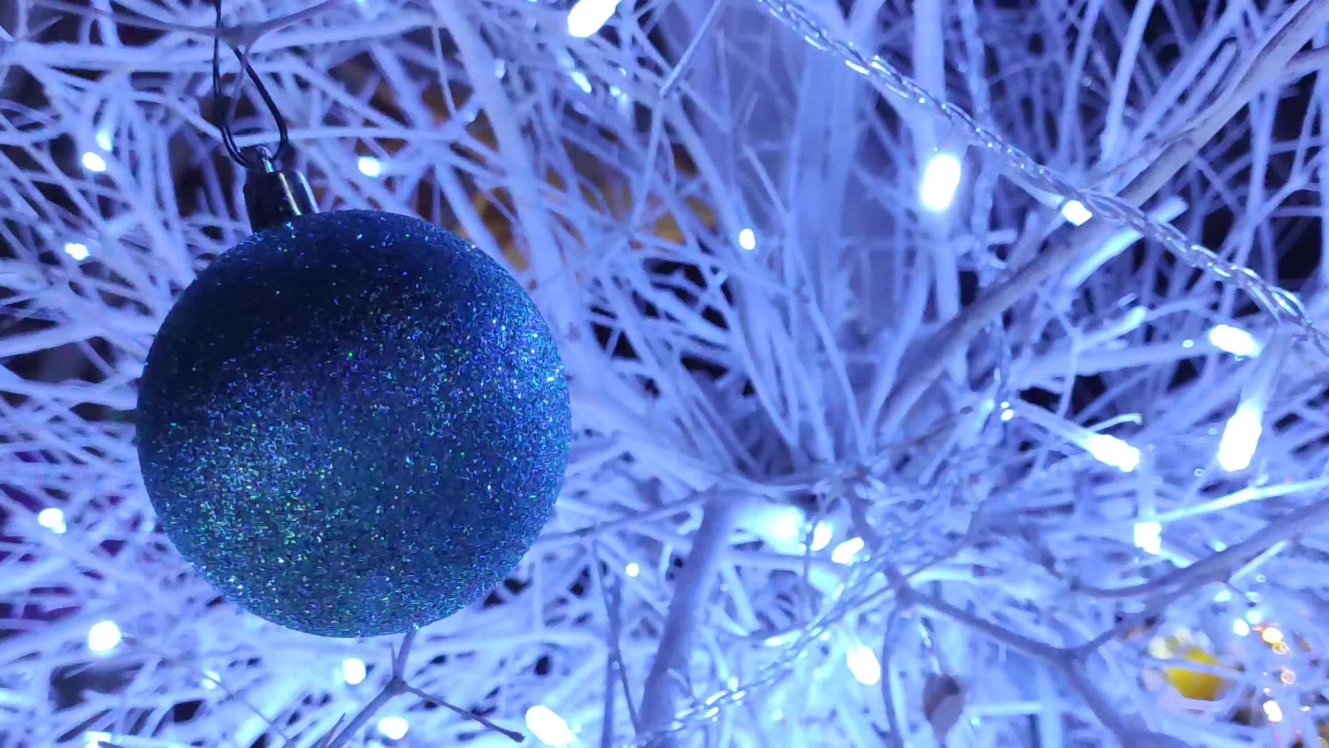 圣诞节球装饰视频的预览图