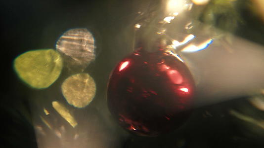 圣诞树旋转视频的预览图