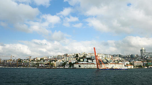 土耳其伊斯坦布尔博斯普鲁斯海峡沿岸风光合集4K视频的预览图