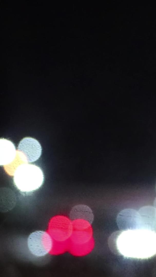夜晚城市车流霓虹灯汽车灯晕实拍视频的预览图