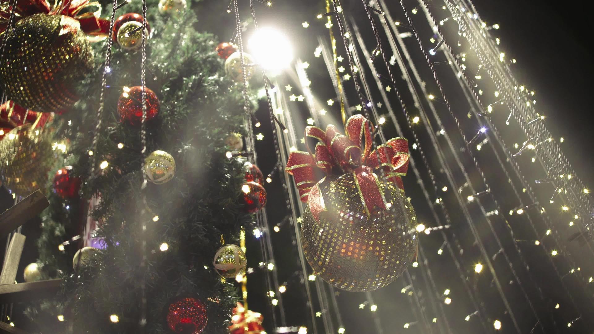 圣诞球环的礼物视频的预览图