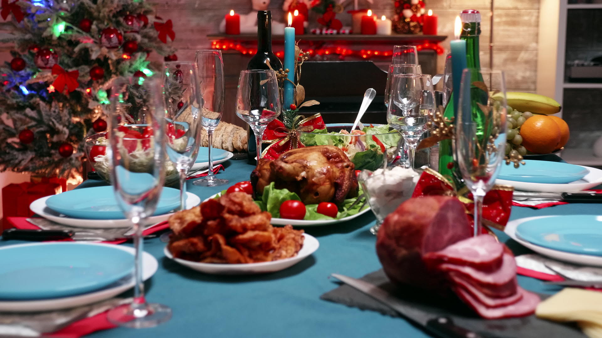 圣诞宴会上有美味的食物视频的预览图