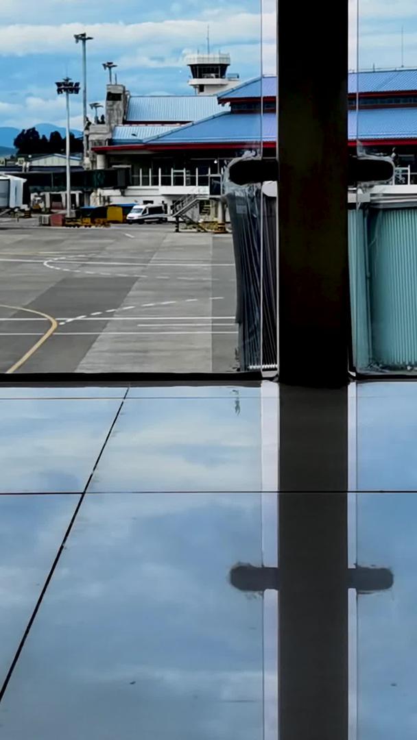 停机时间延迟的丽江机场飞机视频的预览图