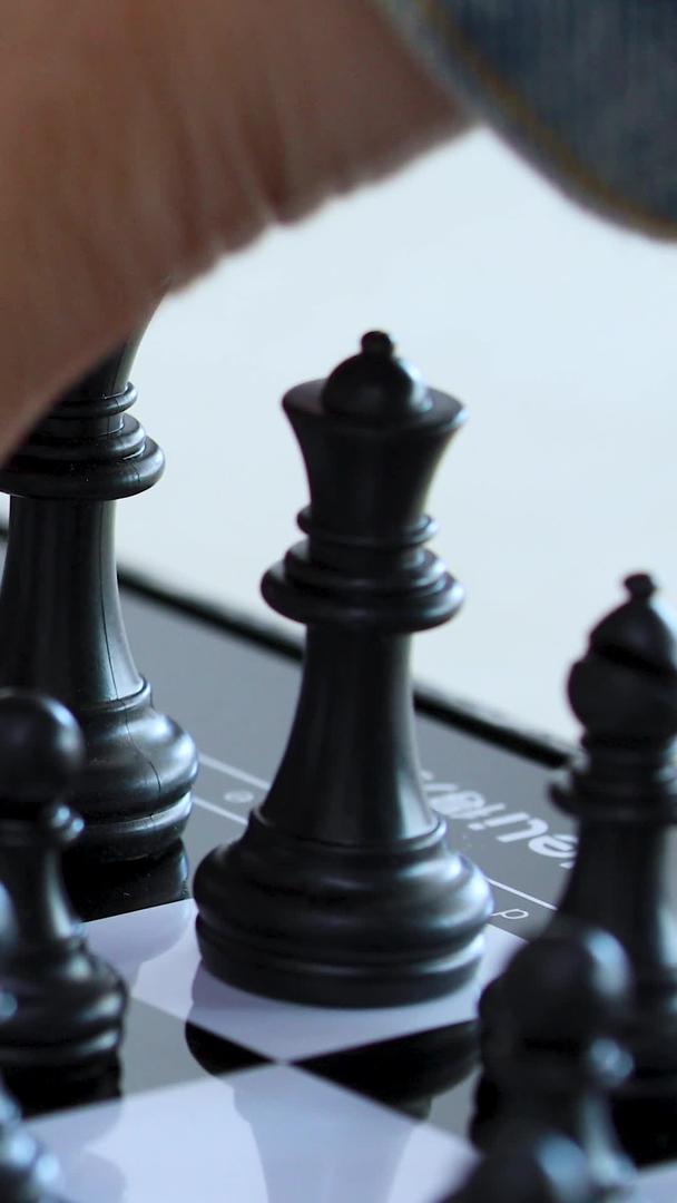 从多角度拍摄国际象棋下棋过程集合素材视频的预览图
