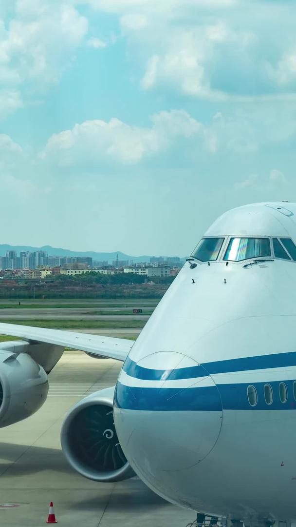 波音747飞机白云机场延时实拍视频视频的预览图