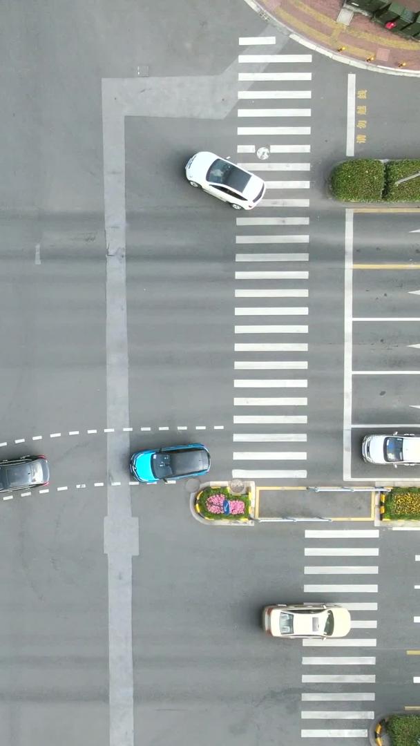 城市十字路口航拍视频的预览图