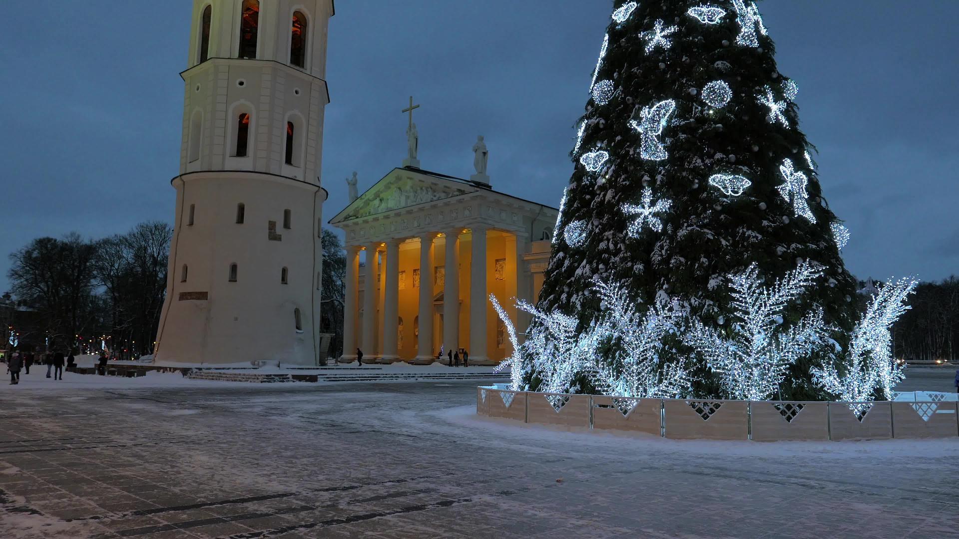 立陶宛维尔纽斯大教堂广场装饰于2014年12月28日视频的预览图
