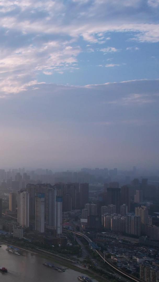 航拍城市蓝天白云晴天落日阳光江景天际线高楼街景素材视频的预览图