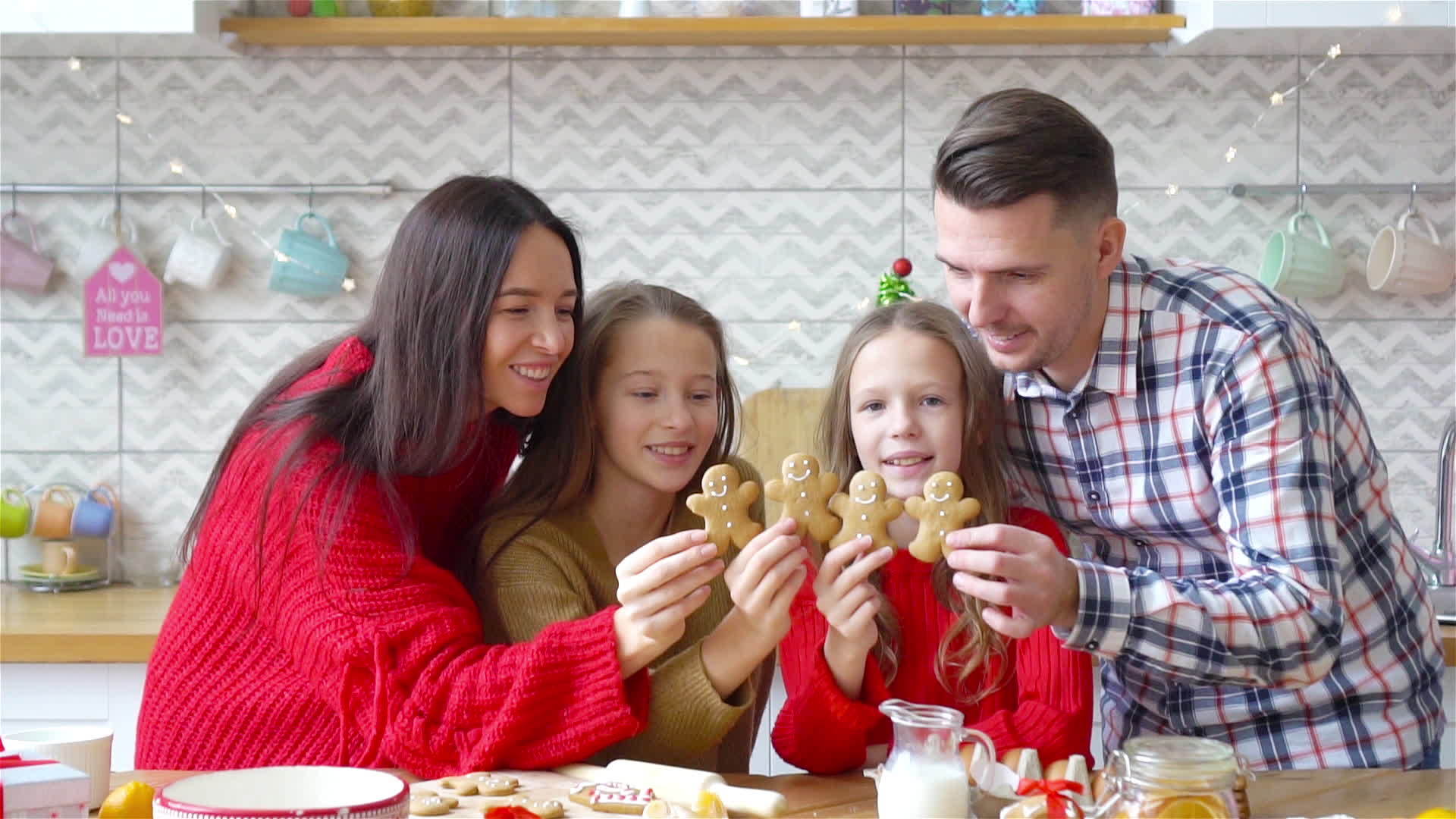 圣诞快乐家庭烘焙饼干视频的预览图