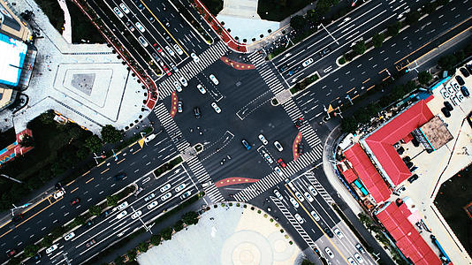 4K航拍城市交通十字路口车流视频的预览图