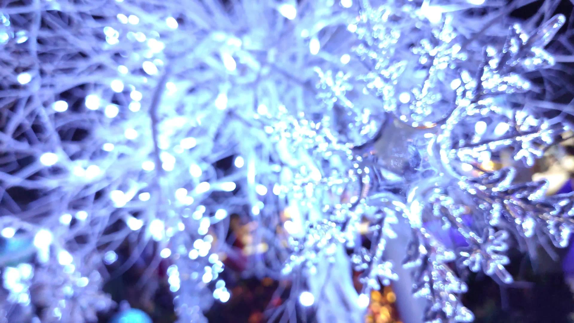 蓝色圣诞雪花灯视频的预览图