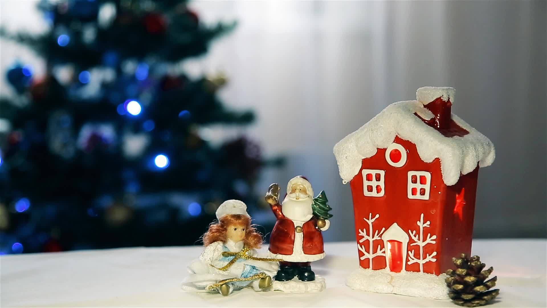 圣诞节由玩具父亲和雪花女孩组成视频的预览图