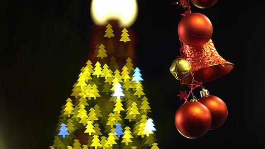 装饰圣诞手和丁香圣诞树视频的预览图