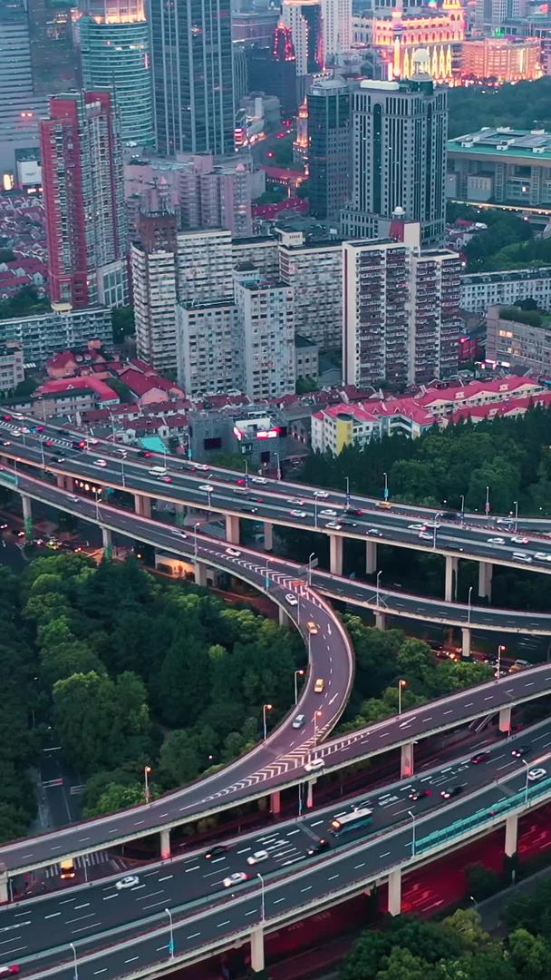 航拍上海延安东路高架全景视频的预览图