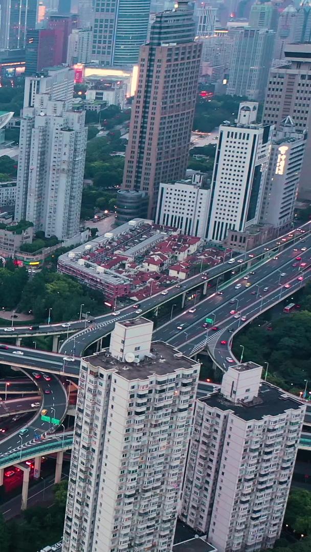 航拍上海延安东路高架全景视频的预览图