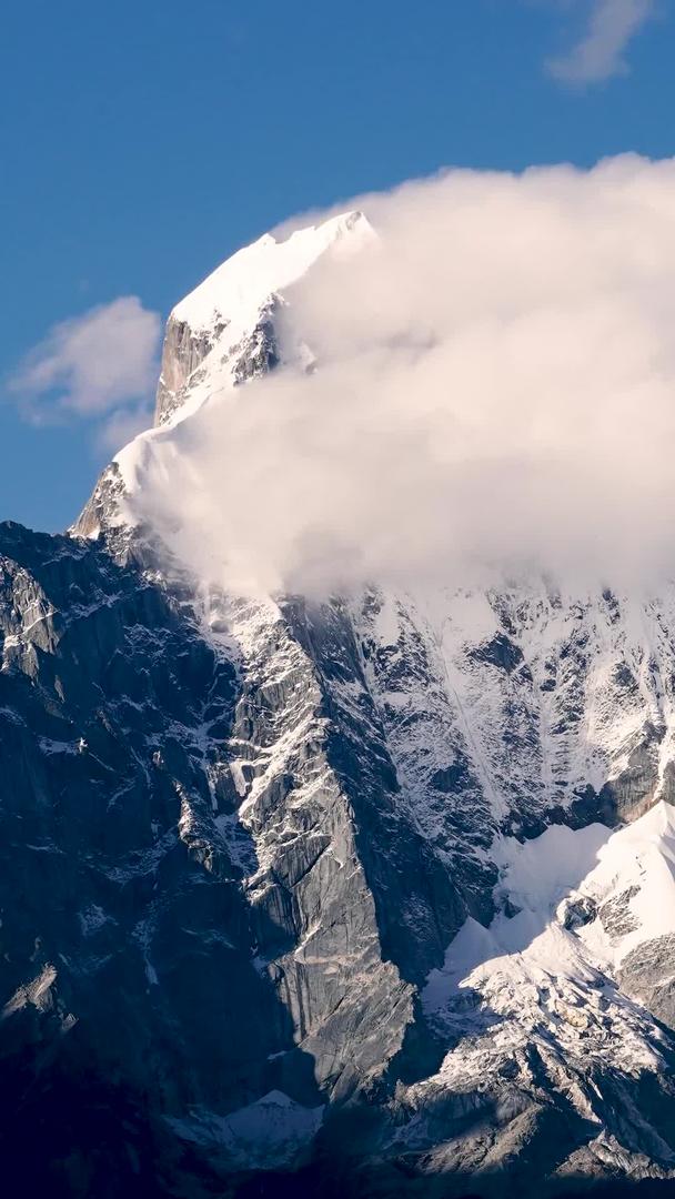 雪山峰峰延时视频素材风起云涌雪山之巅视频的预览图