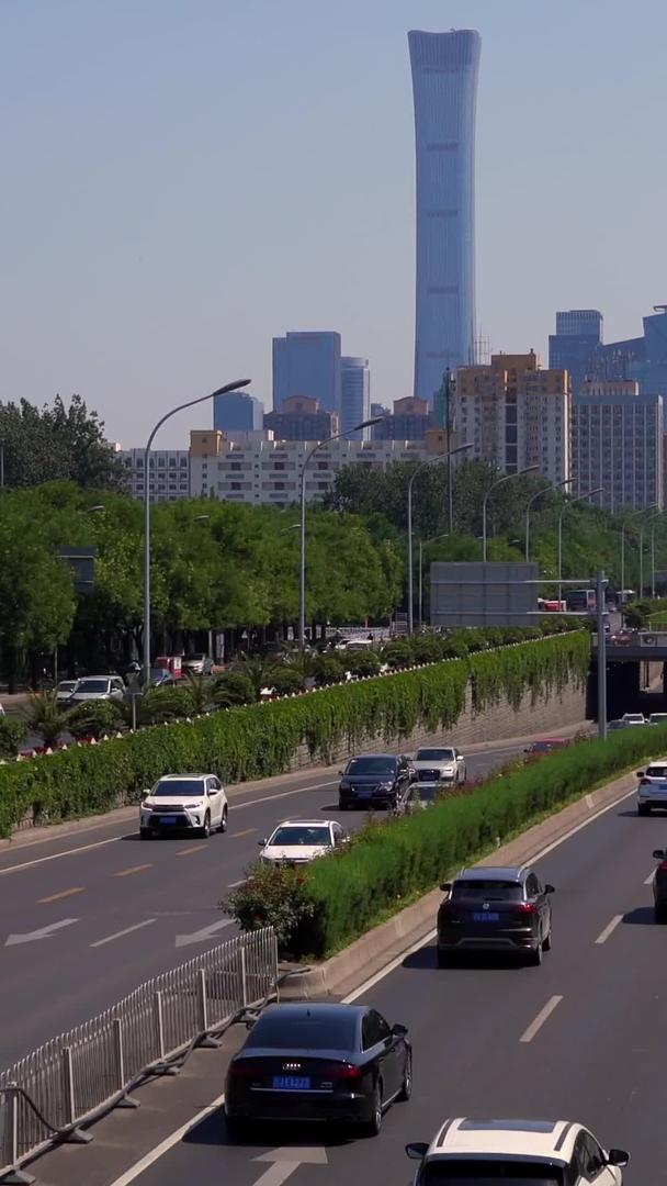 北京东三环北路中国尊国贸地标交通延迟视频的预览图