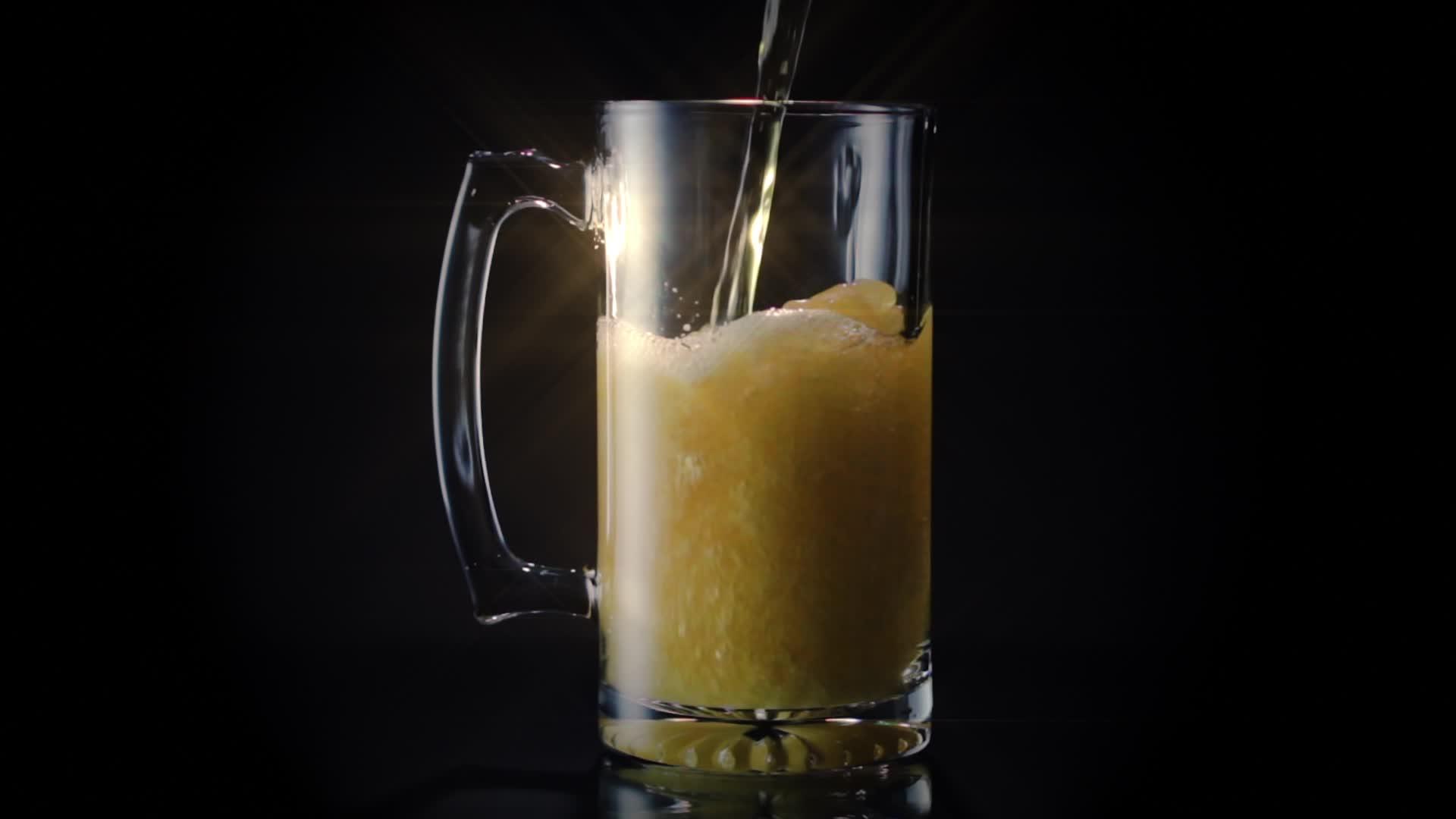 啤酒杯装满了宽星体过滤器视频的预览图