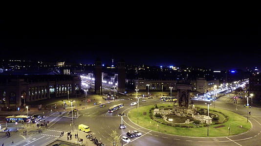 交通流量在斯帕尼亚广场的交通流量视频的预览图