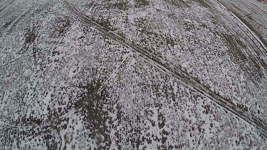 飞过俄罗斯广阔的雪地视频的预览图