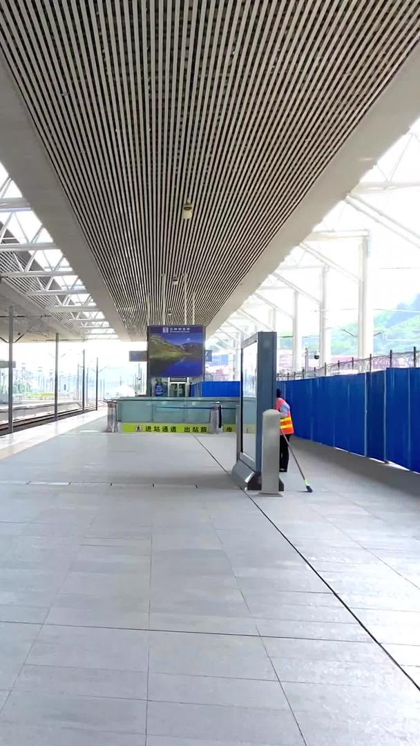 高铁入站实拍视频的预览图