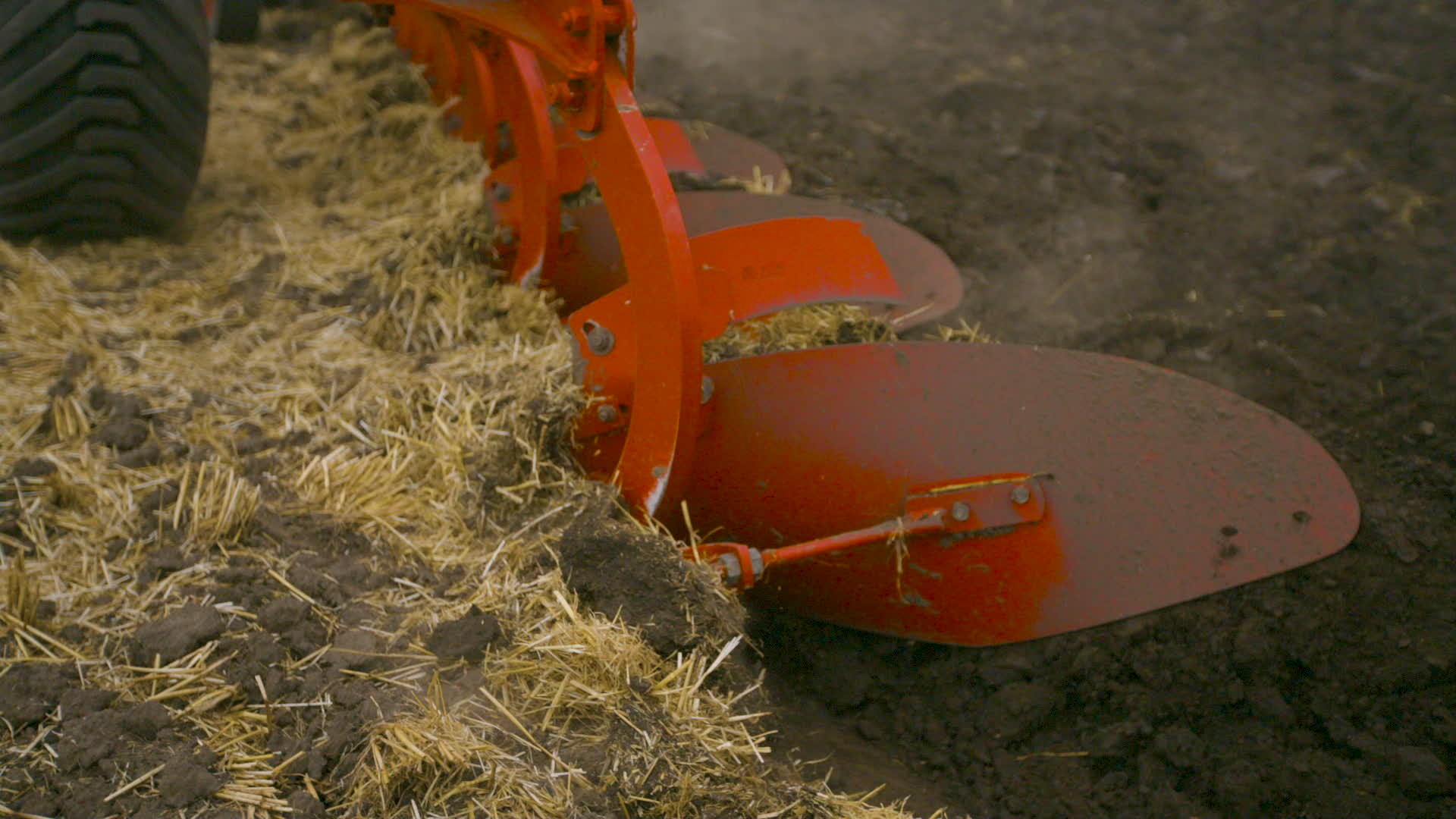 拖拉机用于种土地视频的预览图