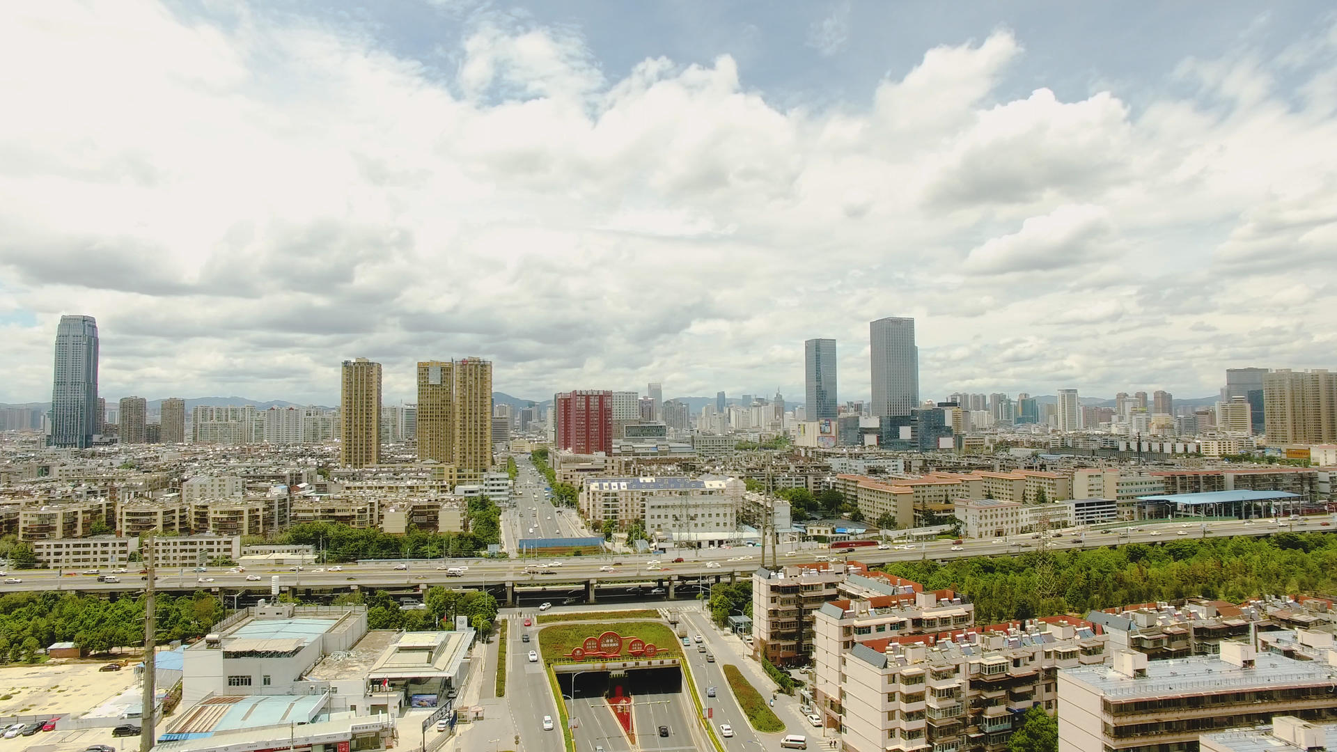 4k航拍云南城区素材视频的预览图