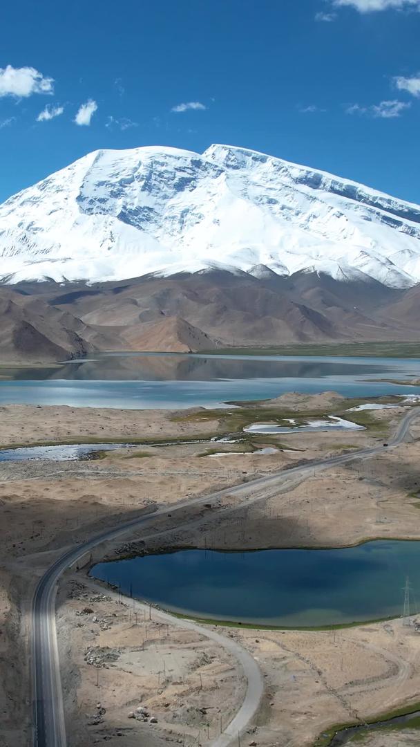 新疆帕米尔旅游景区航拍5A高原湖泊葱岭圣湖视频视频的预览图