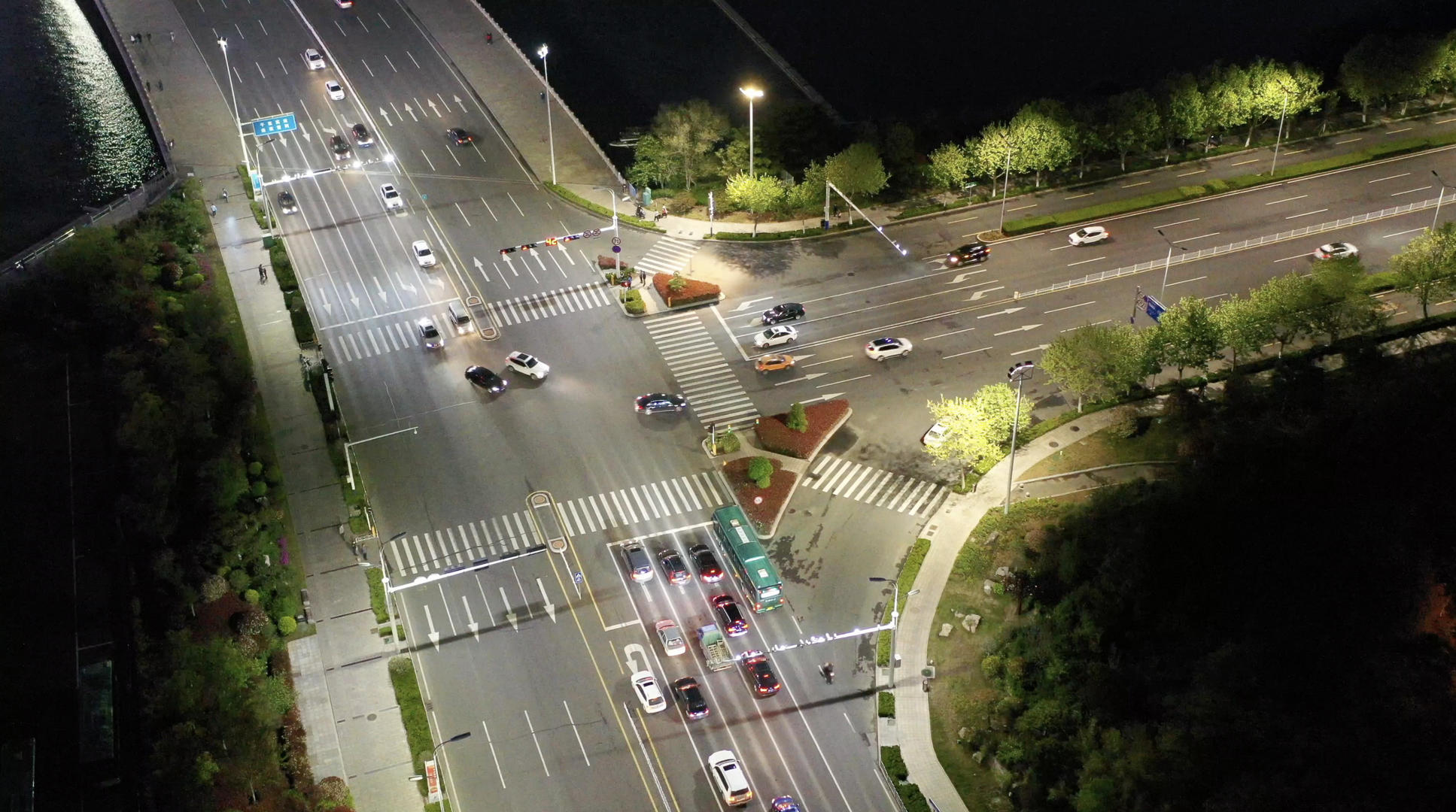 城市交通夜景航拍4K视频合集视频的预览图