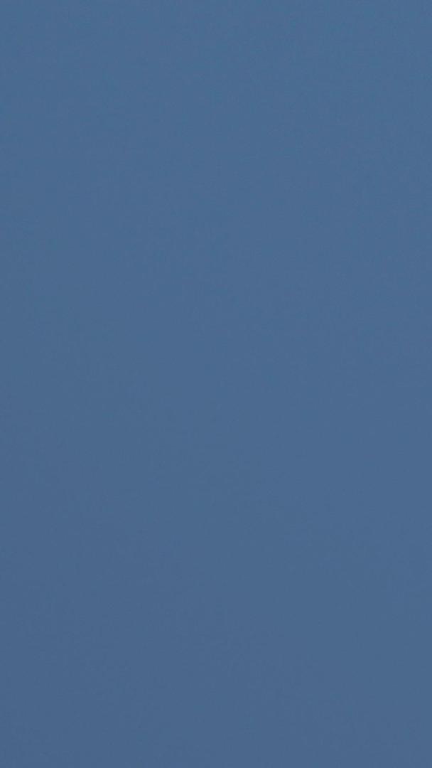 延迟摄影中秋节圆月升起天际线地标电视塔上的素材视频的预览图