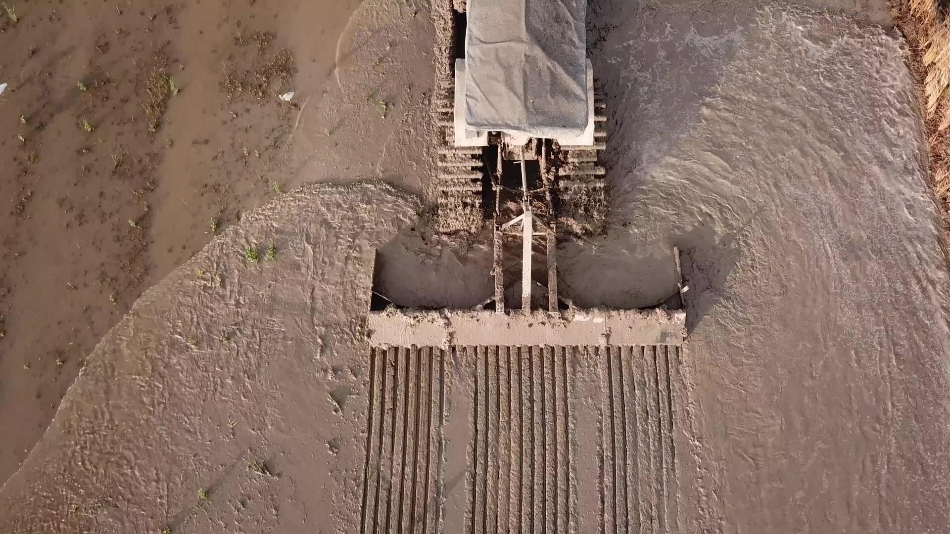拖拉机种植土地种植视频的预览图