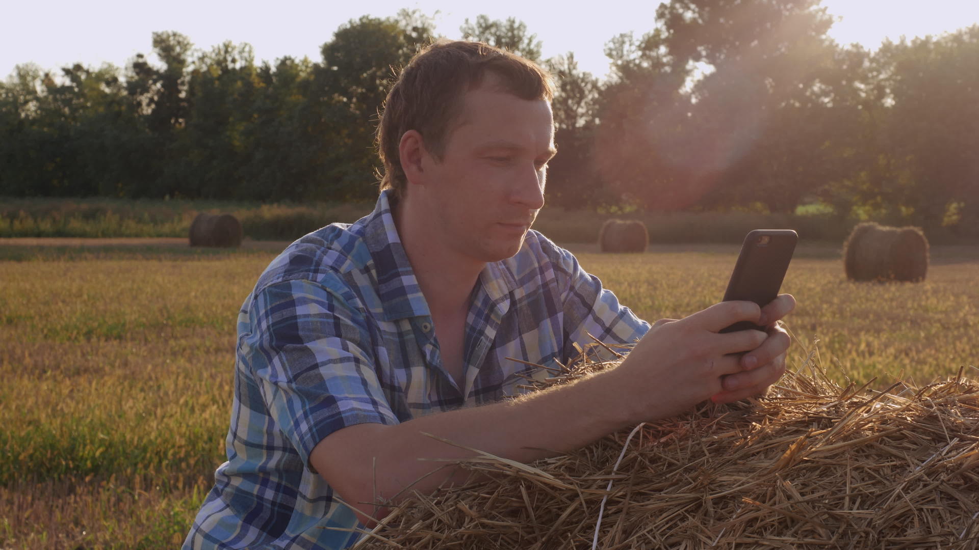 农学家可以用智能手机聊天休息视频的预览图