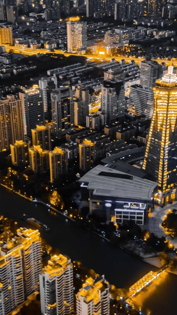 震撼航拍大规模移动延时杭州地标环球中心城市夜景天际线视频的预览图