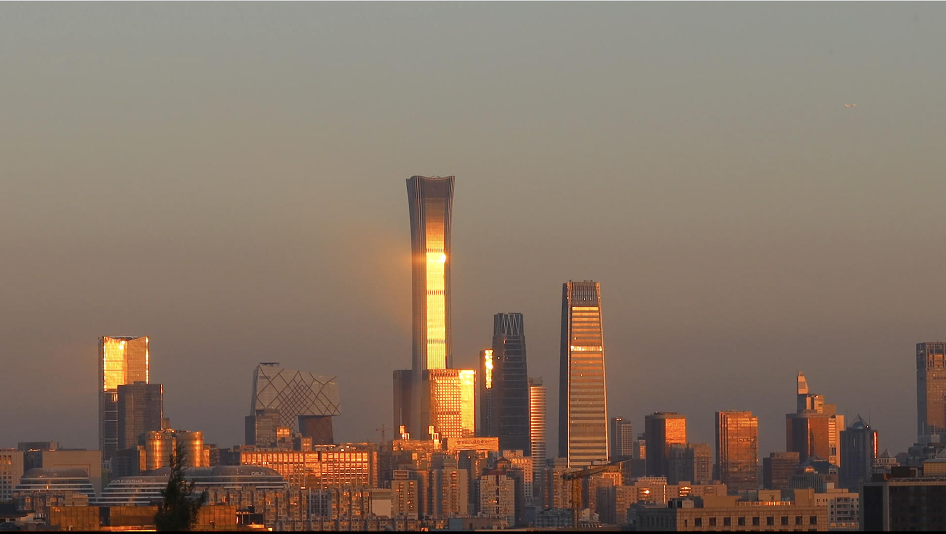 4k北京地标夕阳下的国贸cbd视频的预览图