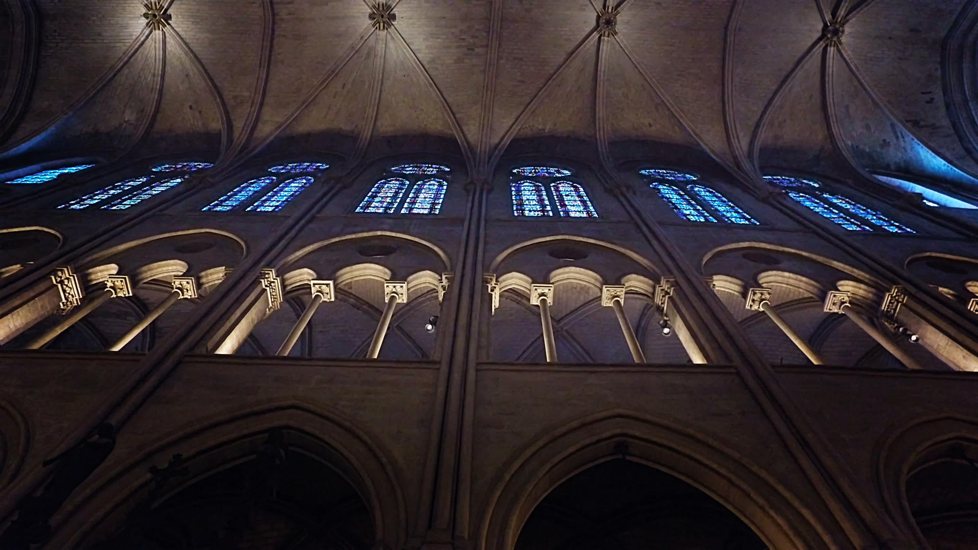 大教堂广场的内部视图视频的预览图