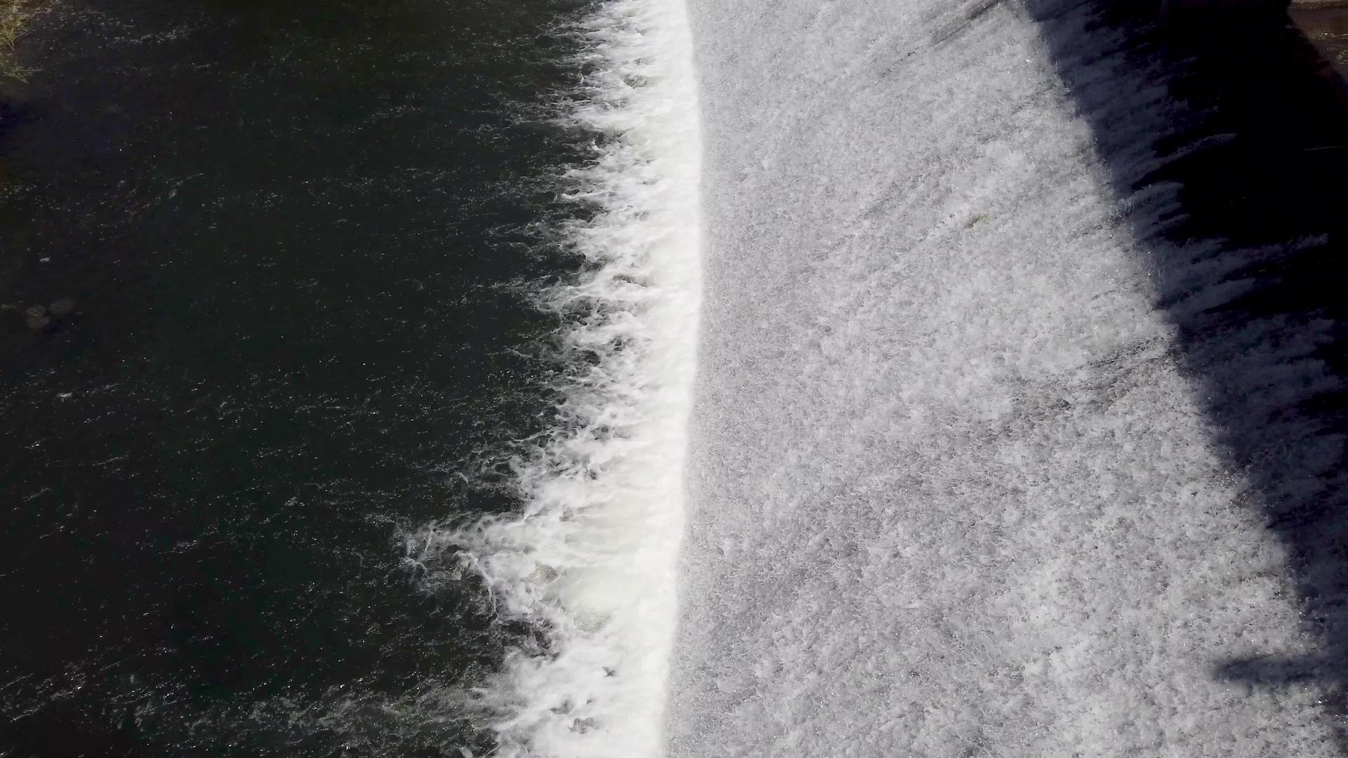 水坝排水视频的预览图