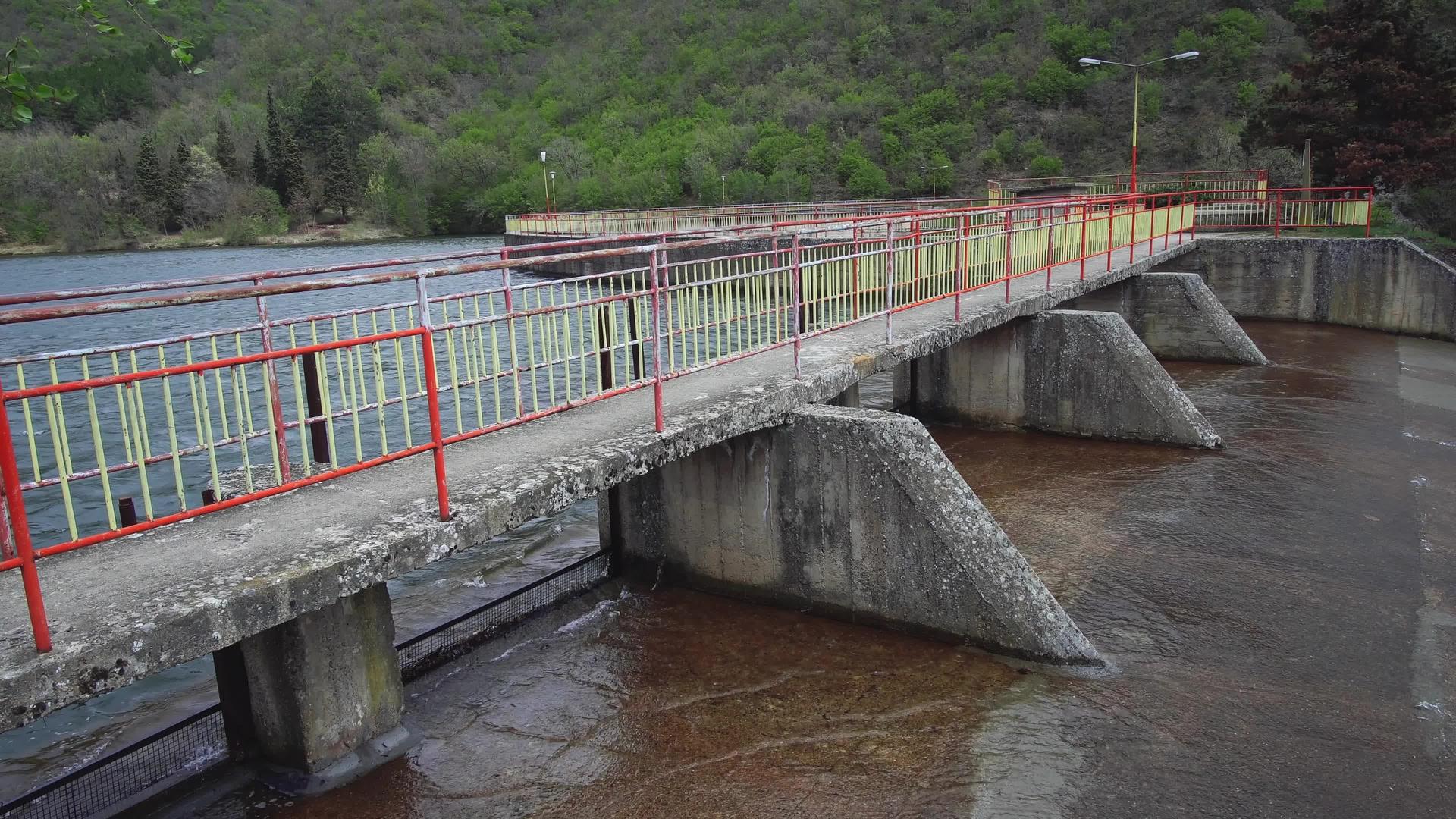 大坝的排水视频的预览图