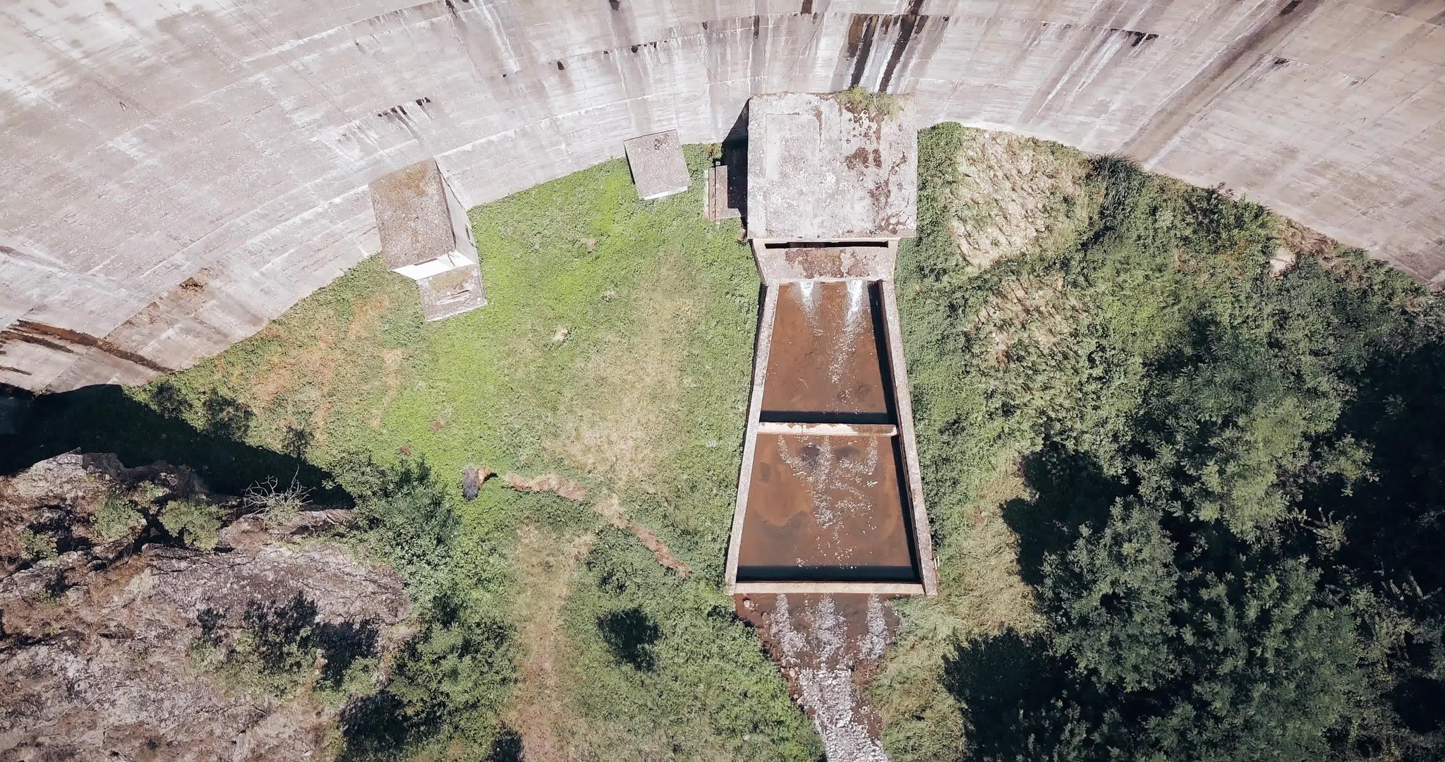 大坝的混凝土拱形视频的预览图