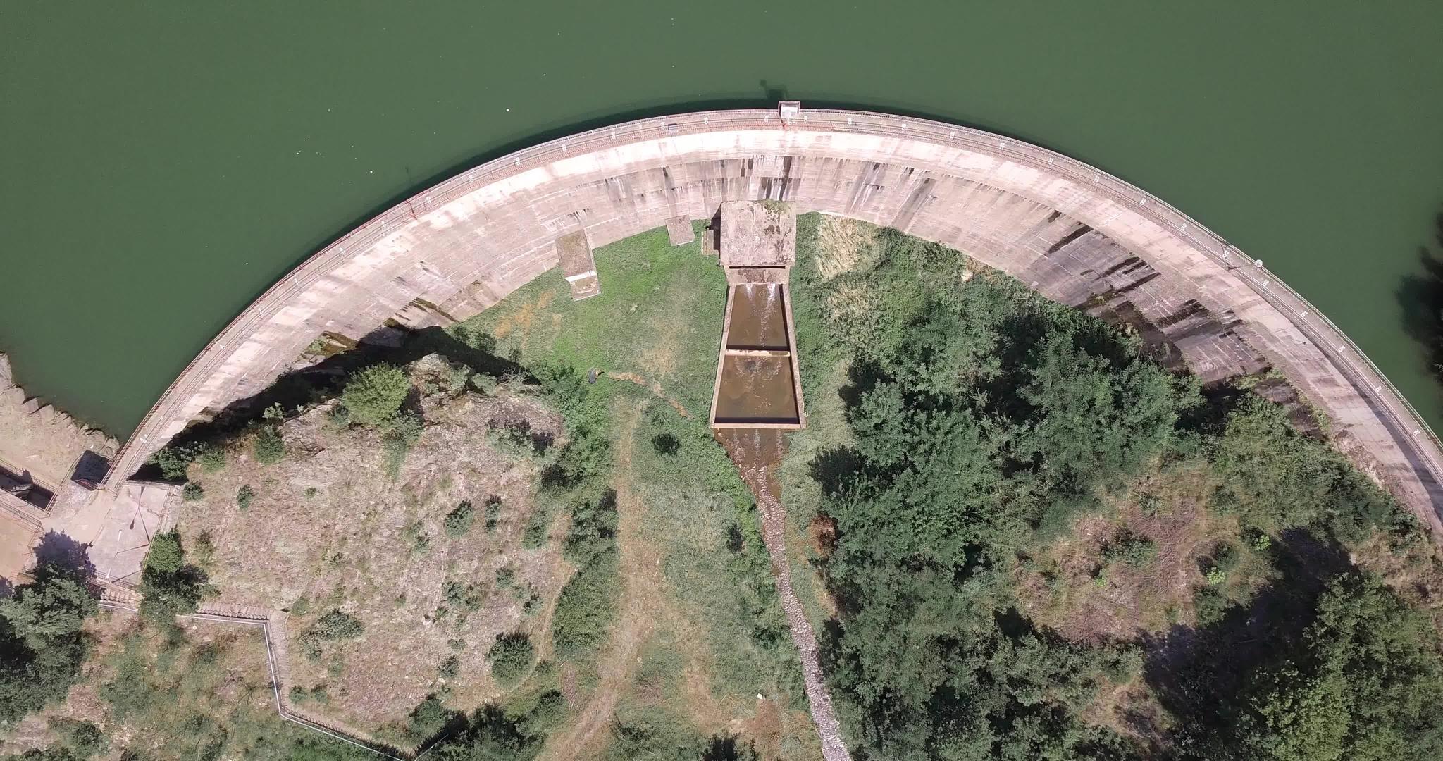 水电大坝拱门视频的预览图
