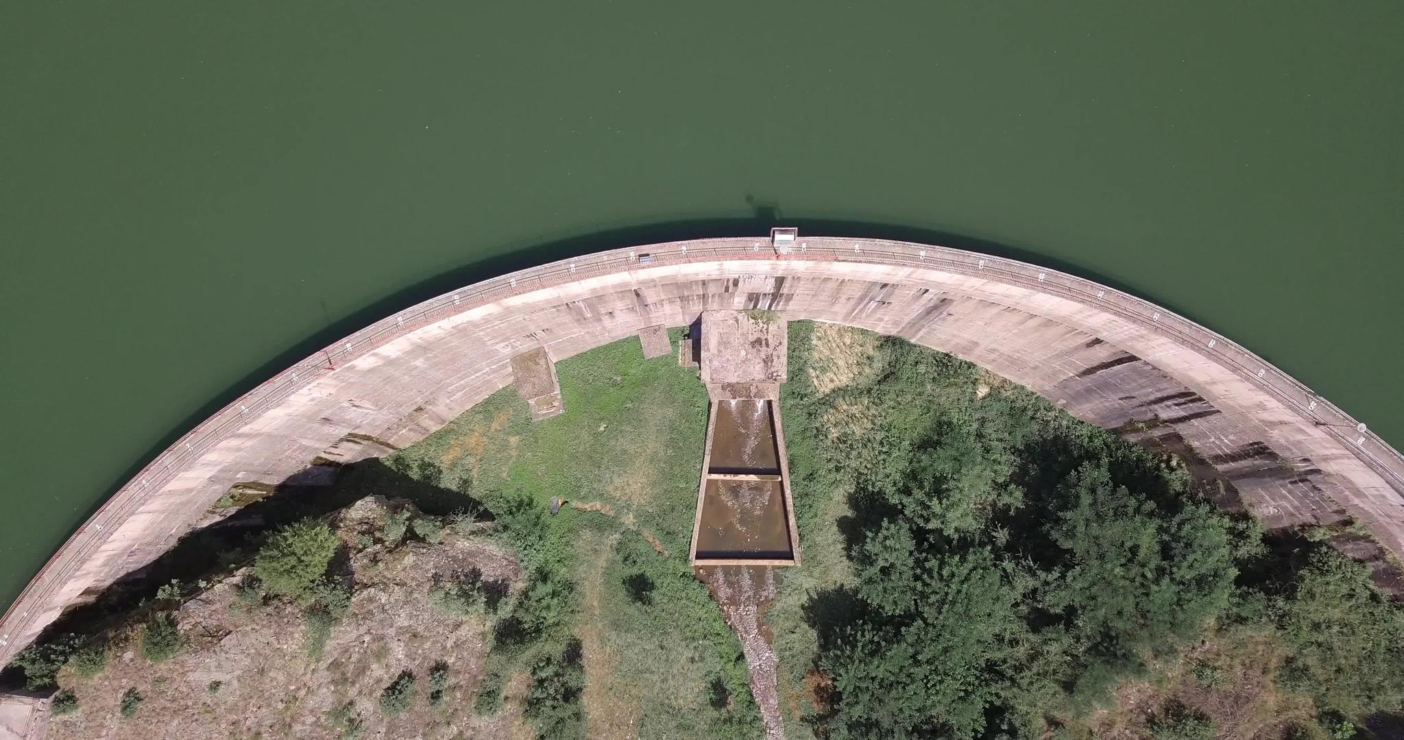 水电大坝拱门视频的预览图