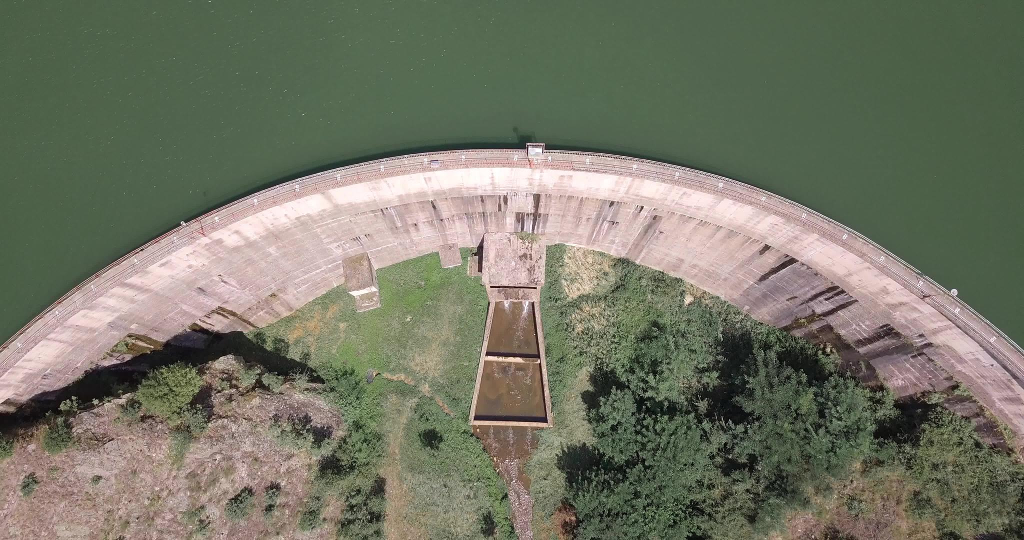 水电大坝令人惊叹的空气场景视频的预览图
