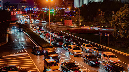 8k夜景繁华大城市交通枢纽汽车延时视频的预览图
