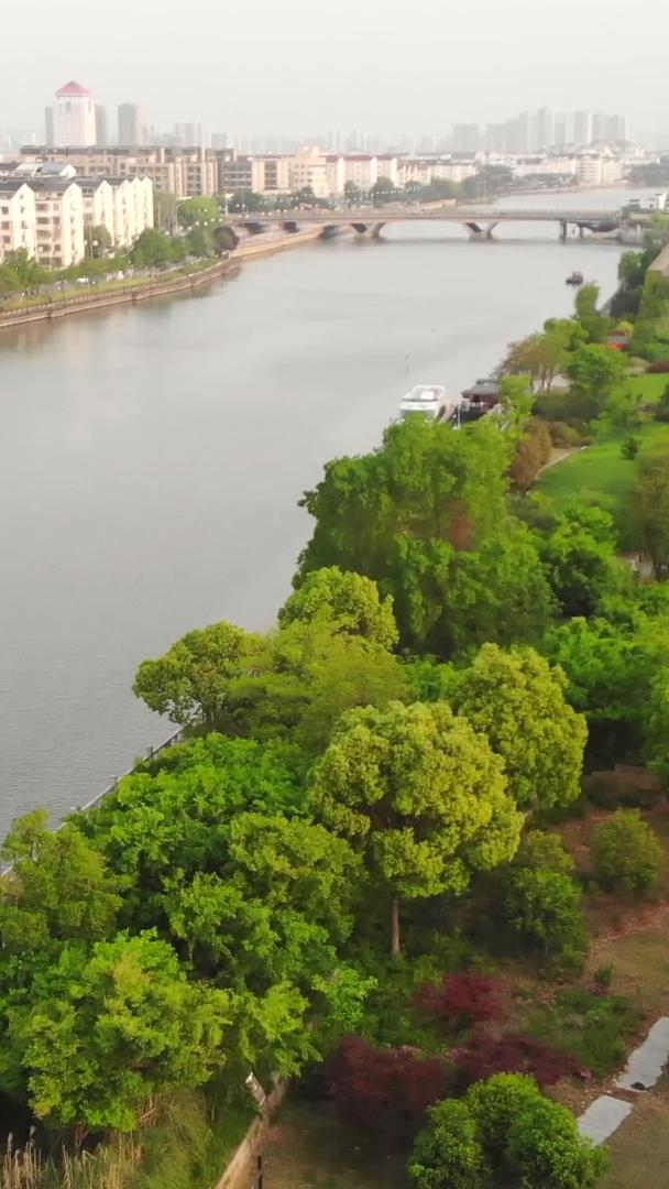城市护城河航拍视频的预览图
