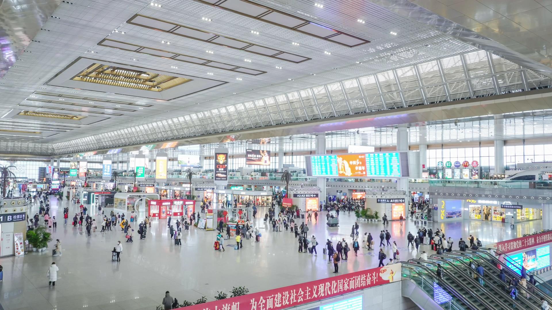 8K春运返乡返乡人流南京南站高铁站人流延迟视频的预览图